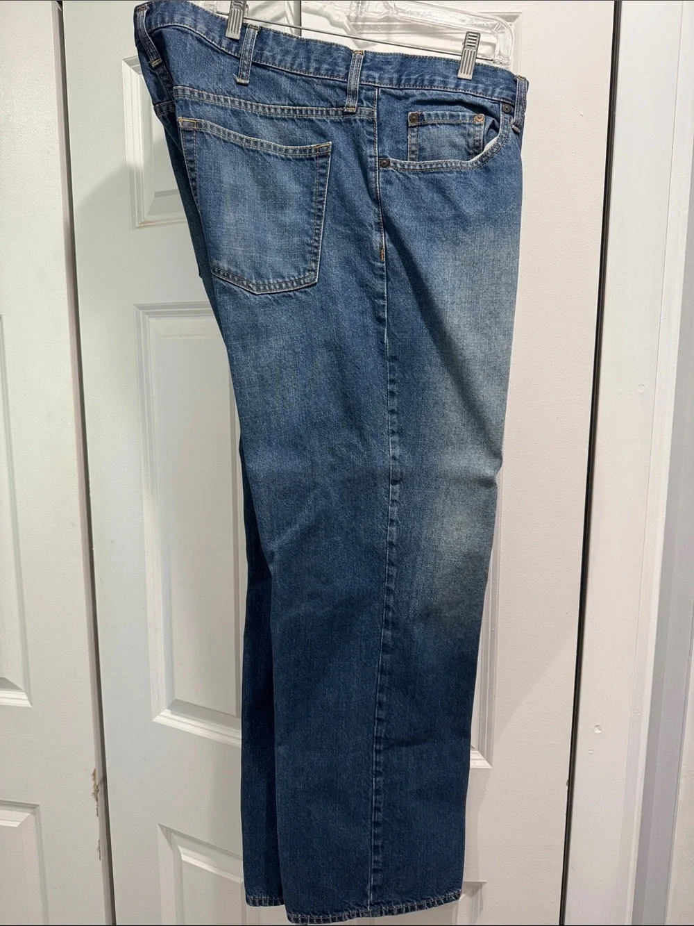 Old Navy Relaxed Fit Men's Jeans in Medium Blue Wash 42x32